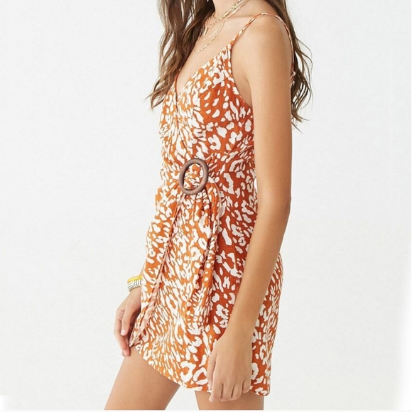 Abstract print wrap dress - Picture 3 of 7